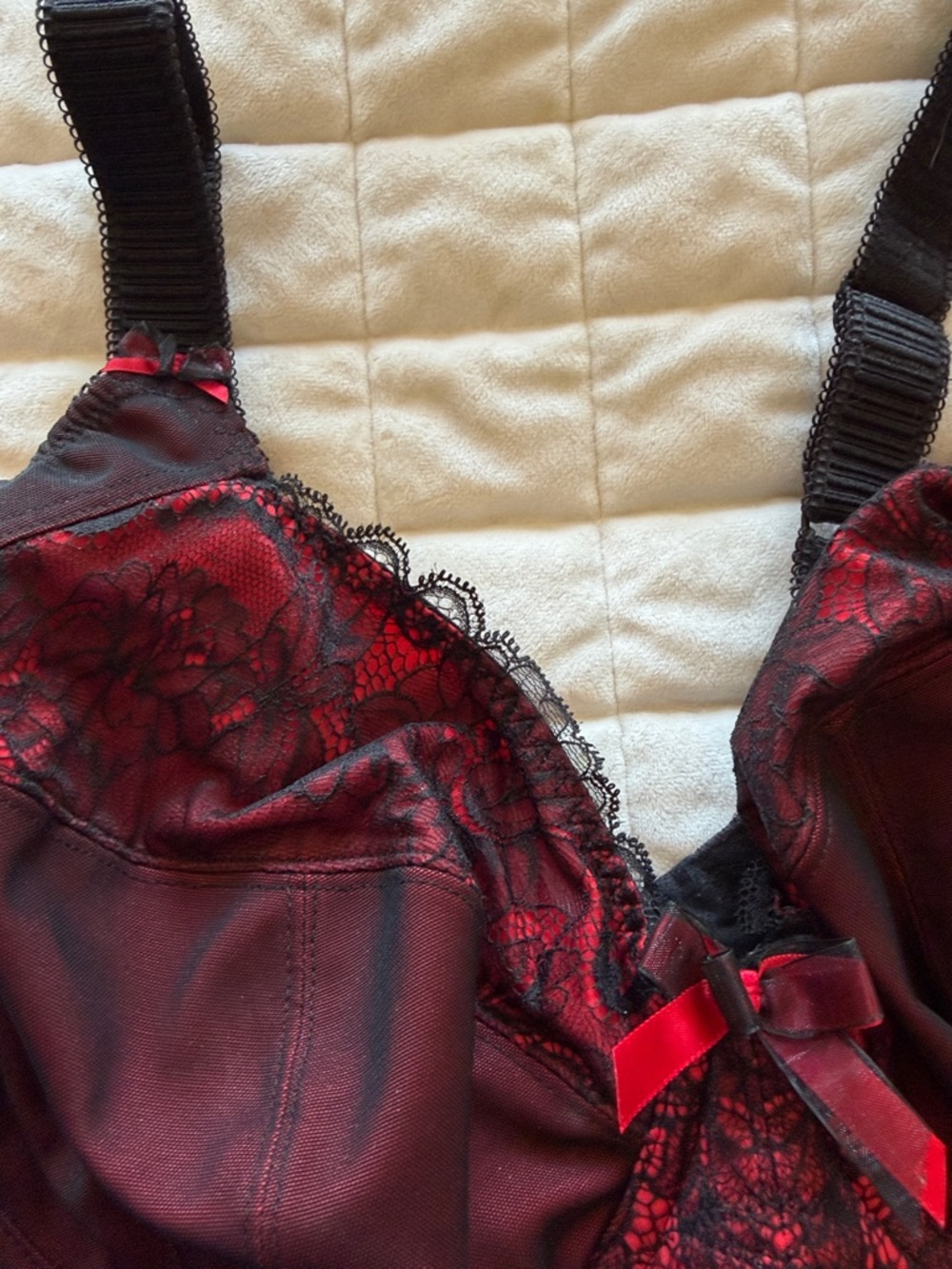 Elomi Red and Black Lace-Trim Full Cup Bra 36G with side support - Picture 2 of 5